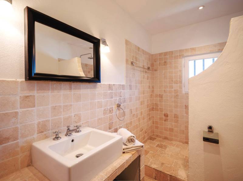 For rent at the foot of Gordes, stunning renovated Mas in a very peaceful setting with pool, summer kitchen and tennis court.