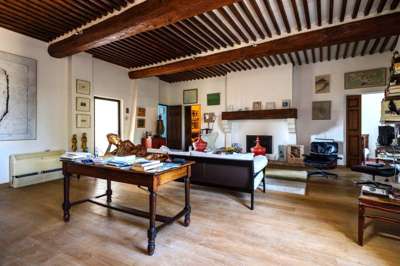 In the village of Cabrières-d'Avignon, a historic stone mansion with a swimming pool and garden near the castle.