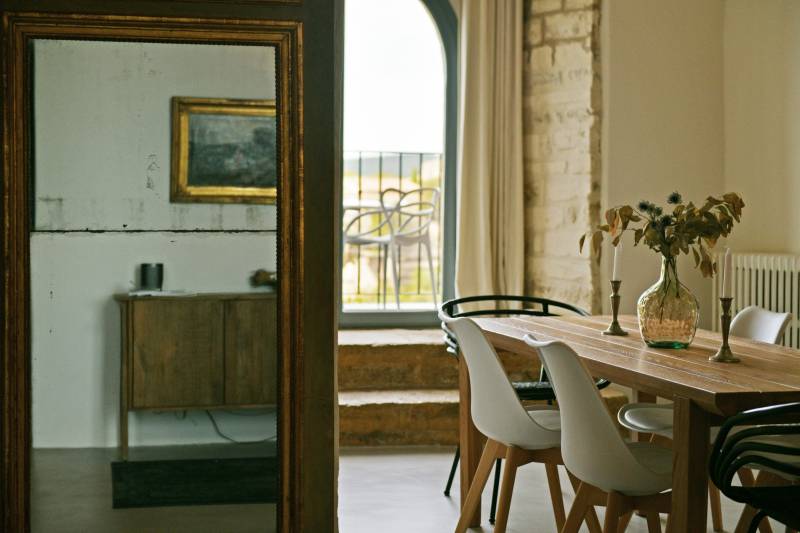 Rare and authentic house in the heart of the village of Gordes, fully renovated combining original character and modern confort.