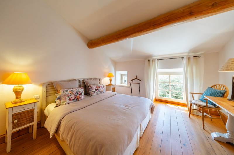 In the heart of the Luberon, elegant renovated estate, a true private hamlet comprising several buildings arranged around three courtyards and gardens, complete with a swimming pool.