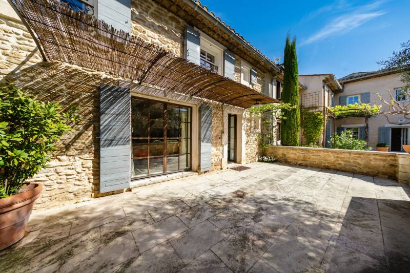 In the heart of the Luberon, elegant renovated estate, a true private hamlet comprising several buildings arranged around three courtyards and gardens, complete with a swimming pool.