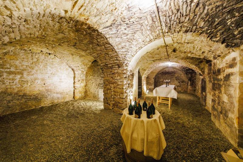 17th-Century Town Bastide in the Heart of the Luberon – Restored Former Convent with Central Patio, Over 1,600 m² of Space.