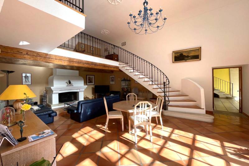 Velleron - Country house with outbuildings and swimming pool