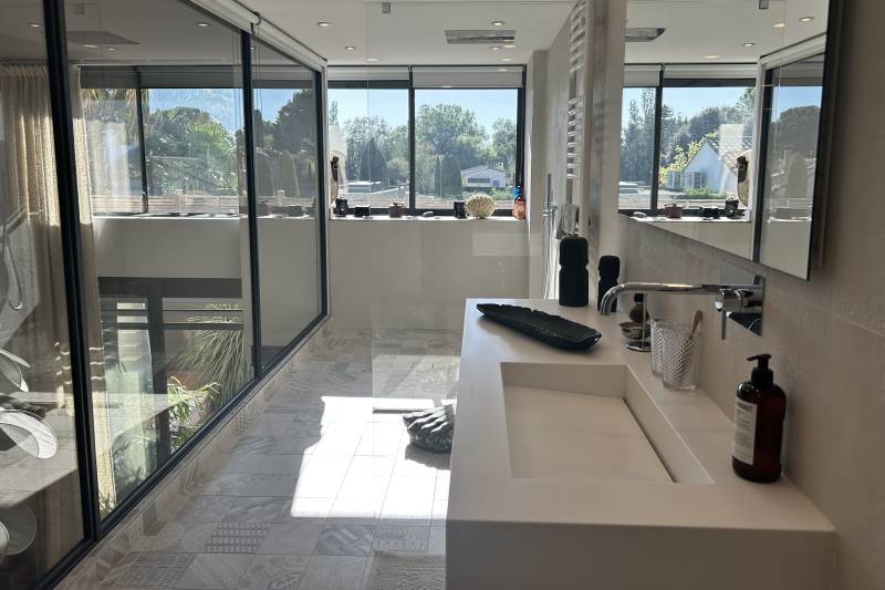In Saint-Rémy-de-Provence, in the village center, a stunning, unique 150-square-meter loft with a courtyard and swimming pool.