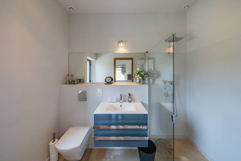 For rent in Gordes, characterful stone house in commanding position with breathtaking views over the Luberon valley, walking distance to the village.