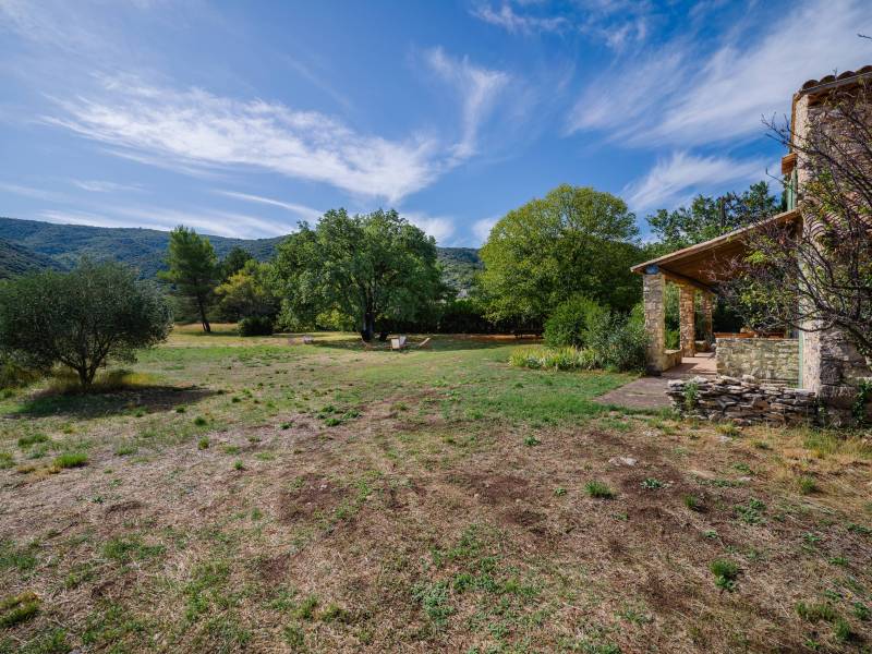 Breathtaking views of Mont Ventoux from the property, a natural masterpiece that changes with the seasons.