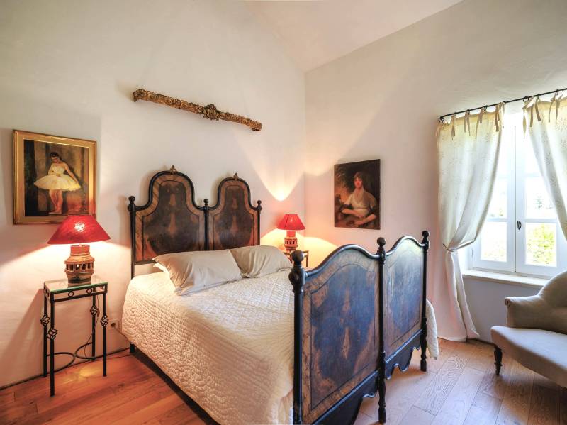 For rent at the foot of Gordes, stunning renovated Mas in a very peaceful setting with pool, summer kitchen and tennis court.
