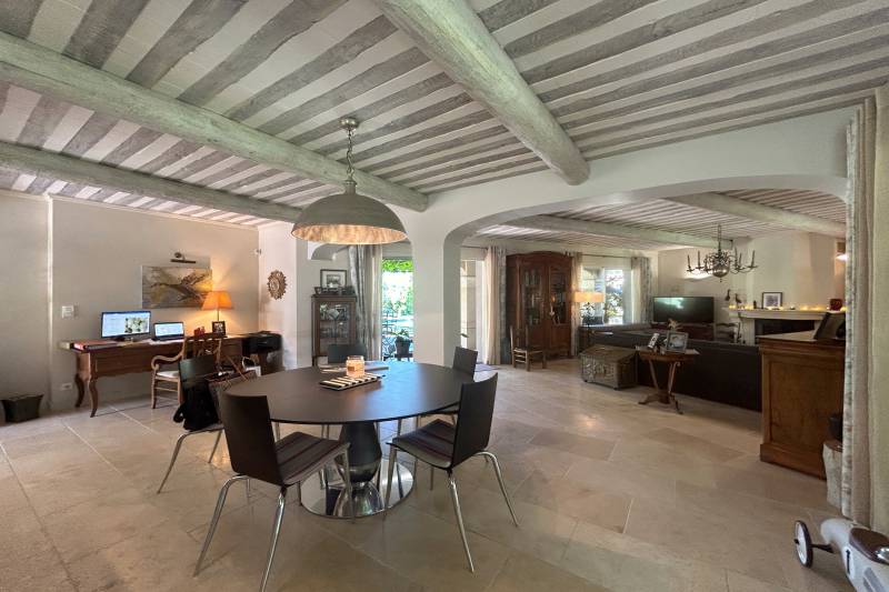 L'Isle sur la Sorgue - 188 m² house with fisherman's hut on the banks of the Sorgues, 3,900 m² wooded garden.