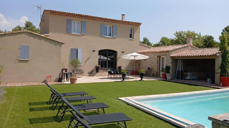 Contemporary villa with swimming pool and beautiful views