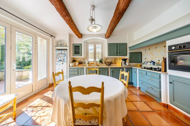 This historic 1850 farmhouse, located by the Canal de Provence, features 386 m² of living space across three levels, a converted barn, and a veranda. Surrounded by a lush garden and an infinity pool, it offers great potential for family living or guest ac