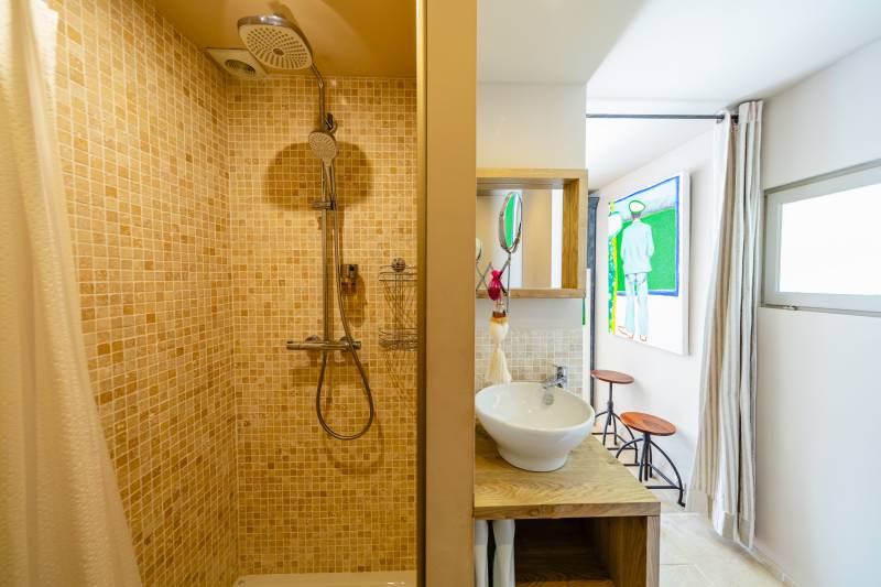 For sale in Saignon: an authentic, restored stone sheepfold with a swimming pool and stunning views of the Luberon.