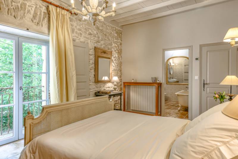 For rent near L’Isle-sur-la-Sorgue, beautifully renovated Mas with high-end amenities, 11 bedrooms, swimming pool and riverfront setting.