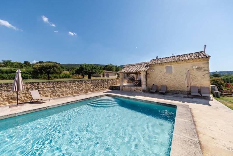 For sale, elegant stone house property with views of Bonnieux and Lacoste, recently restored with high-end amenities and separated annexes.