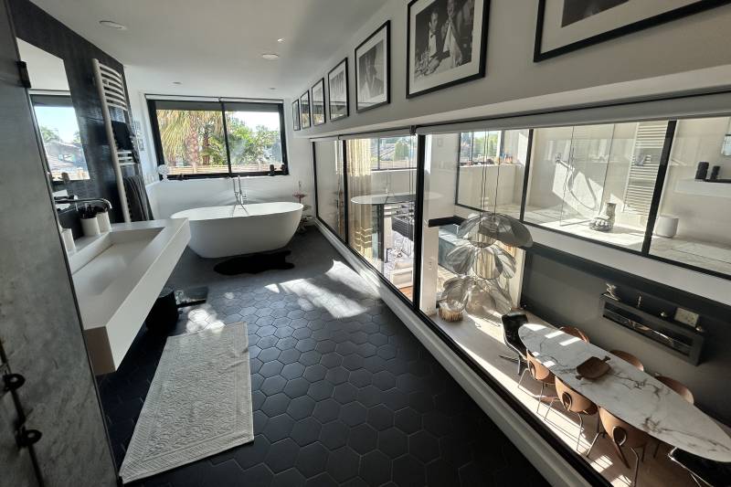 In Saint-Rémy-de-Provence, in the village center, a stunning, unique 150-square-meter loft with a courtyard and swimming pool.