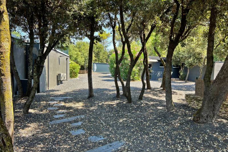 Between Gordes and Ménerbes, a remarkable and unique contemporary property in a peaceful setting, featuring a swimming pool and high-end amenities.