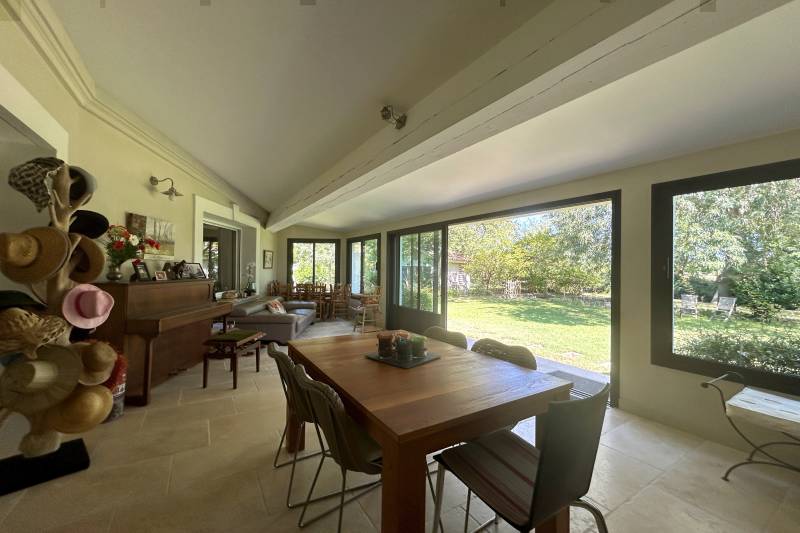 L'Isle sur la Sorgue - 188 m² house with fisherman's hut on the banks of the Sorgues, 3,900 m² wooded garden.