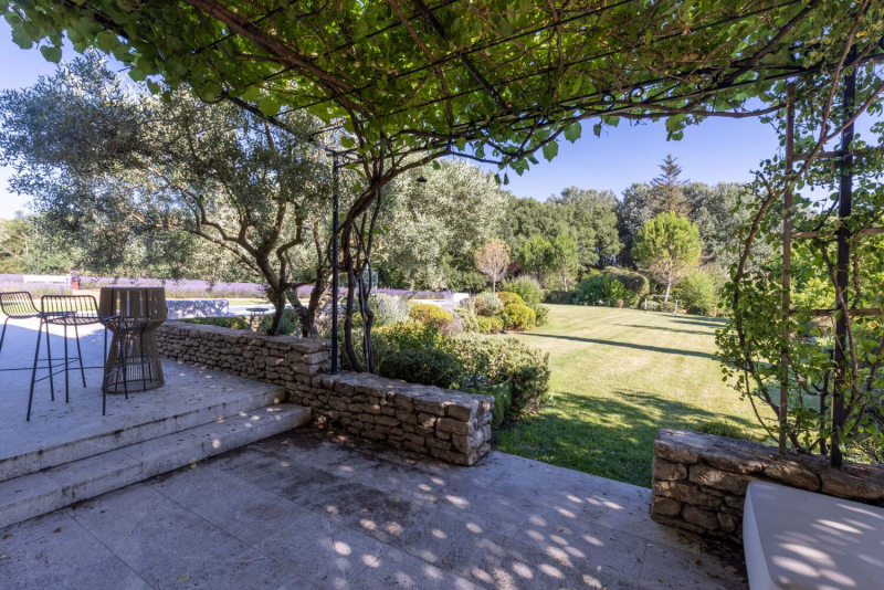 Stunning estate with main Bastide and 4 guesthouses for up to 22 guests, set on 5 hectares with 2 pools and tennis court — ideal for holidays or private events.