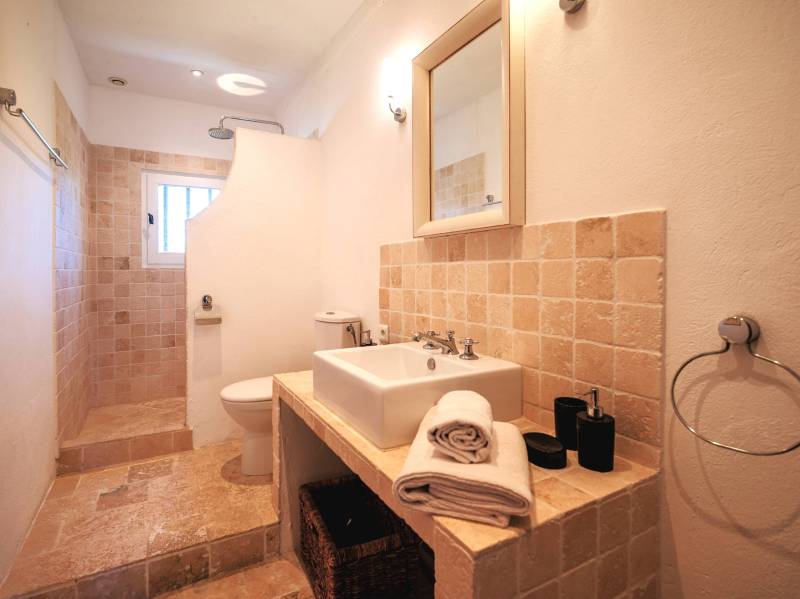 For rent at the foot of Gordes, stunning renovated Mas in a very peaceful setting with pool, summer kitchen and tennis court.