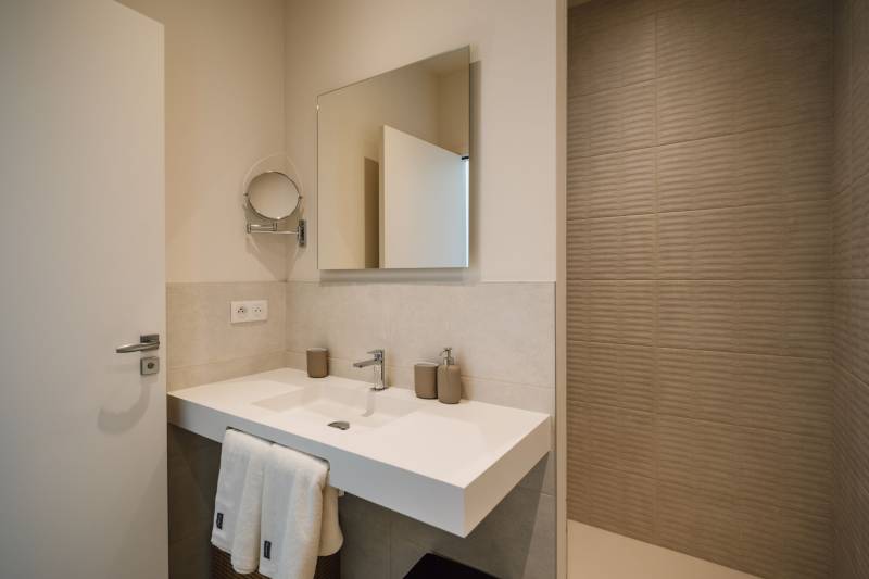 Large property on the heights of Saint-Saturnin-lès-Apt with a heated pool and a terrace offering panoramic views over the Luberon.