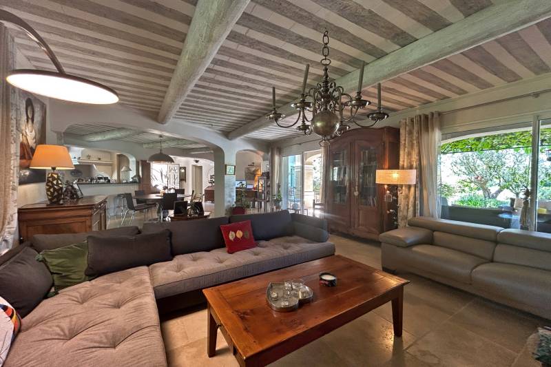L'Isle sur la Sorgue - 188 m² house with fisherman's hut on the banks of the Sorgues, 3,900 m² wooded garden.