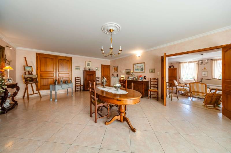 Generous, formal dining room (salle à manger) featuring high ceilings and authentic tiled floors.