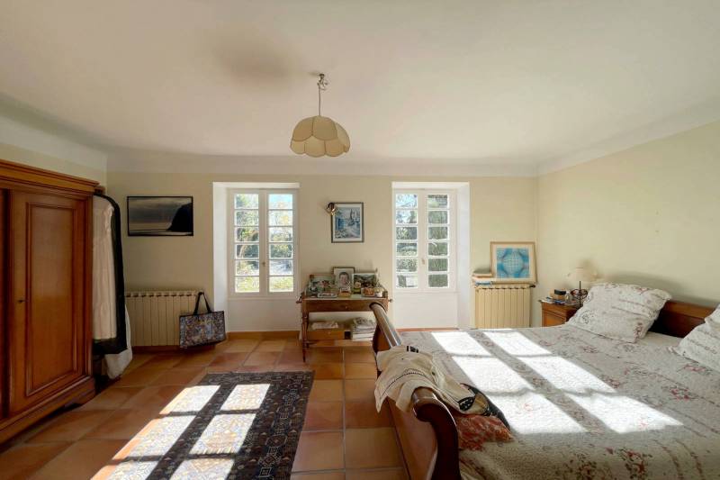 Velleron - Country house with outbuildings and swimming pool