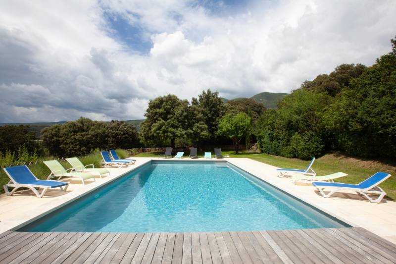 Provençal Bastide in Rustrel with pool, accommodates up to 28 guests for a nature-filled and authentic holiday.