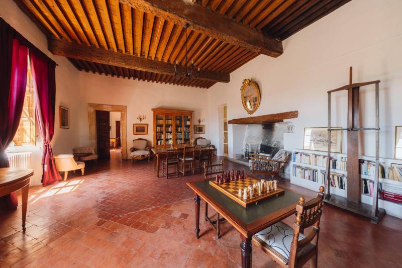 Historic Provençal castle for holiday rental in the heart of Goult for a timeless and authentic holiday.