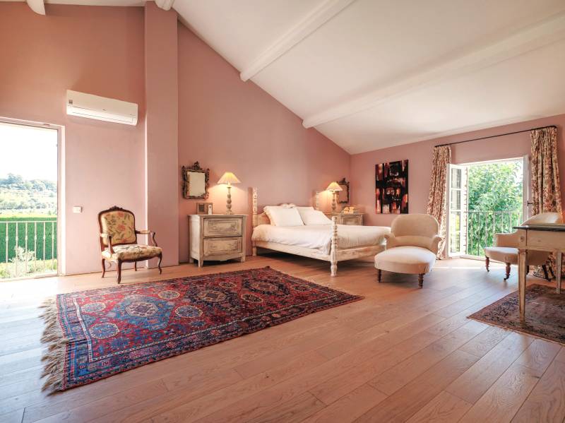 For rent at the foot of Gordes, stunning renovated Mas in a very peaceful setting with pool, summer kitchen and tennis court.
