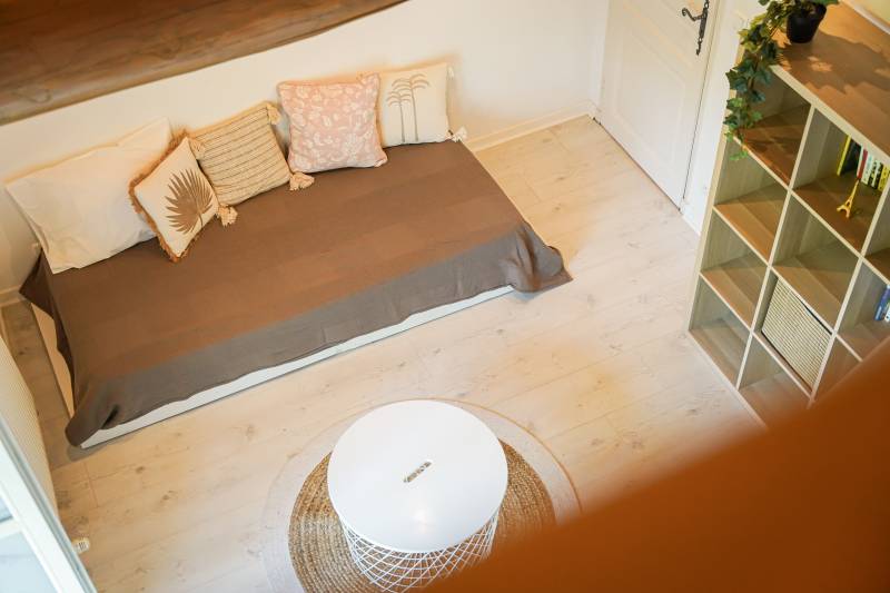 Carefully restored Provençal farmhouse in Maubec with pool, Mediterranean garden, Luberon view and walking access to the village.
