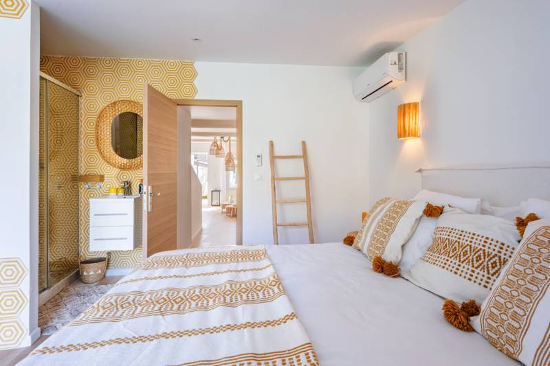 Spacious air-conditioned suite with a private ensuite shower room. Noble materials and absolute comfort