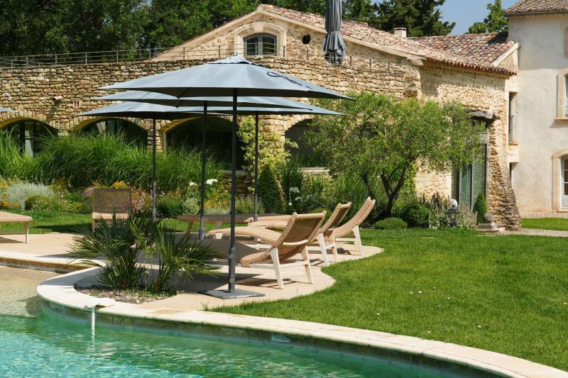 To rent in Oppède, superb seven-bedroom property with swimming pool, outdoor massage area and outdoor nomad tent.