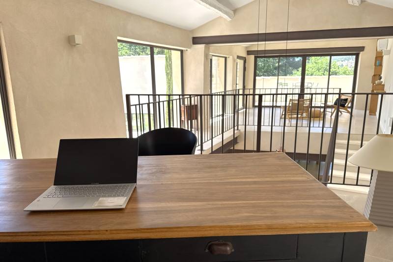 For rent, renovated 19th-century Magnanerie with high-end amenities and heated pool for your holidays in a charming hamlet close to Saint-Saturnin-lès-Apt.