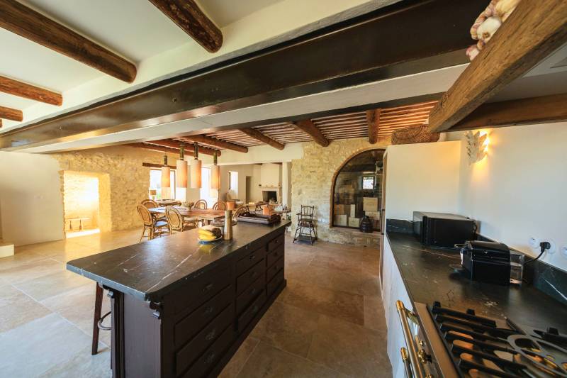 Available for holiday rental, superb stone farmhouse in the heart of nature with pool and summer kitchen, walking distance to the village of Ménerbes.