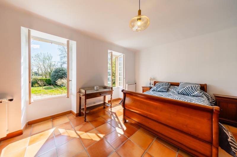 This historic 1850 farmhouse, located by the Canal de Provence, features 386 m² of living space across three levels, a converted barn, and a veranda. Surrounded by a lush garden and an infinity pool, it offers great potential for family living or guest ac
