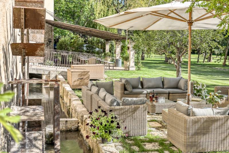 For rent near L’Isle-sur-la-Sorgue, beautifully renovated Mas with high-end amenities, 11 bedrooms, swimming pool and riverfront setting.