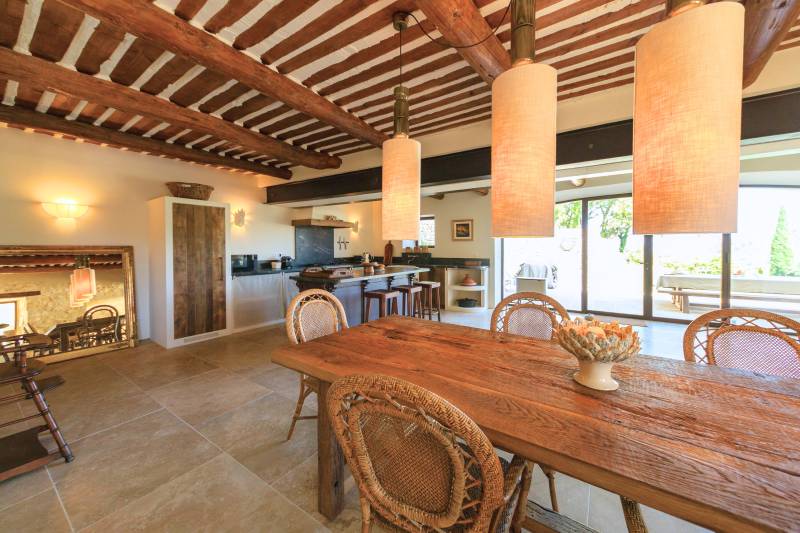 Available for holiday rental, superb stone farmhouse in the heart of nature with pool and summer kitchen, walking distance to the village of Ménerbes.