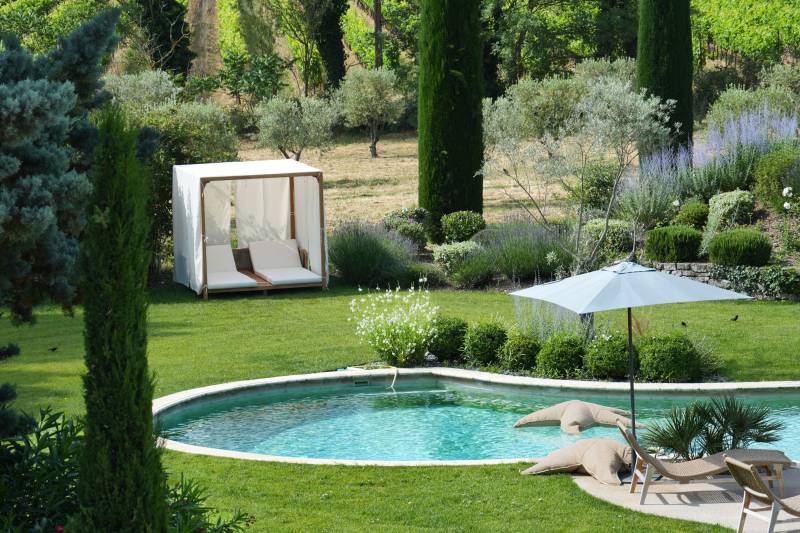 To rent in Oppède, superb seven-bedroom property with swimming pool, outdoor massage area and outdoor nomad tent.