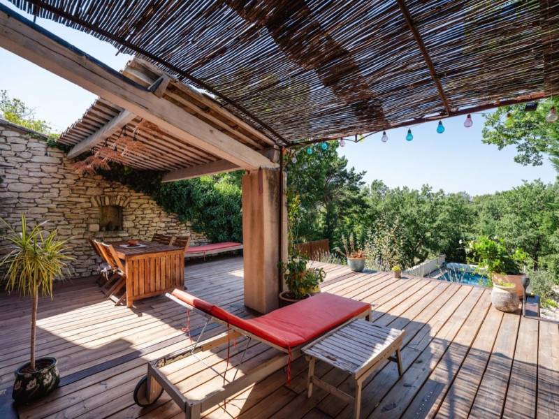 SOLD - Near the village of Gordes, semi-detached hamlet house, perfectly restored with terraced garden, swimming pool, and parking.