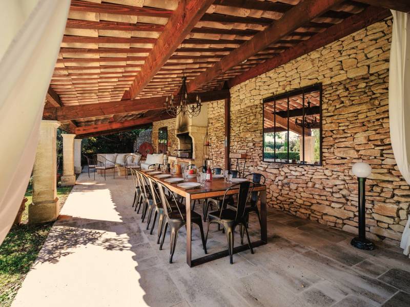 For rent at the foot of Gordes, stunning renovated Mas in a very peaceful setting with pool, summer kitchen and tennis court.
