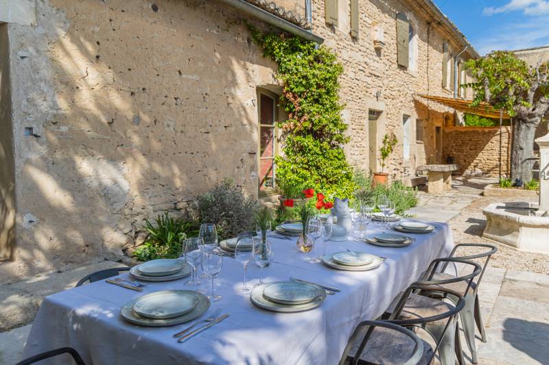 For rent near Gordes, superb renovated hamlet with eight bedrooms, swimming pool, orangery and views over the Luberon.