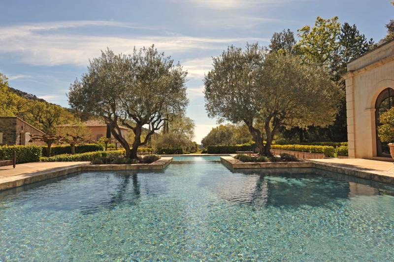 Two-level swimming pool