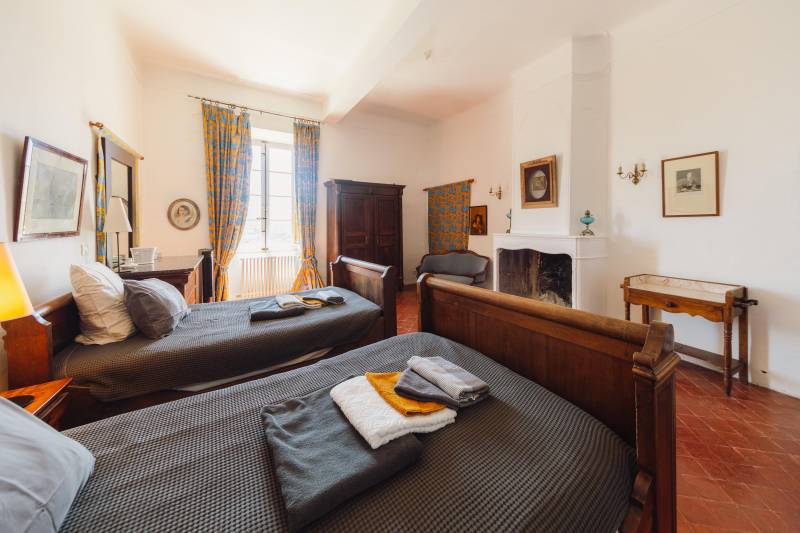 Historic Provençal castle for holiday rental in the heart of Goult for a timeless and authentic holiday.