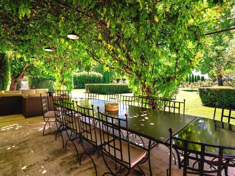 For rent at the foot of Gordes, stunning renovated Mas in a very peaceful setting with pool, summer kitchen and tennis court.
