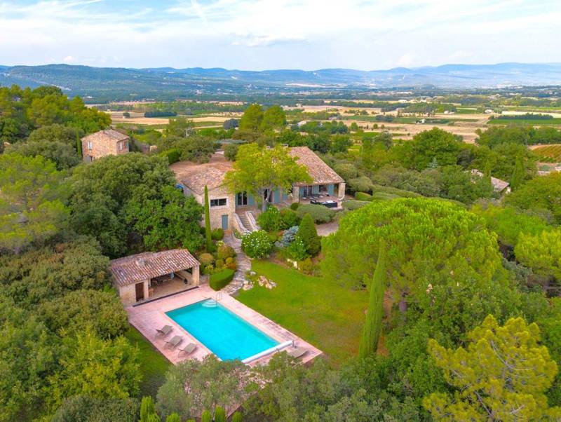 Stone property with a guest house boasts panoramic views over the Luberon