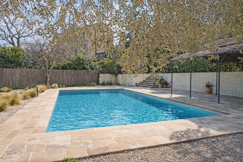 In the heart of the village of Lacoste, a 1950s house with 5 bedrooms, a pool, and a beautiful view of Bonnieux.