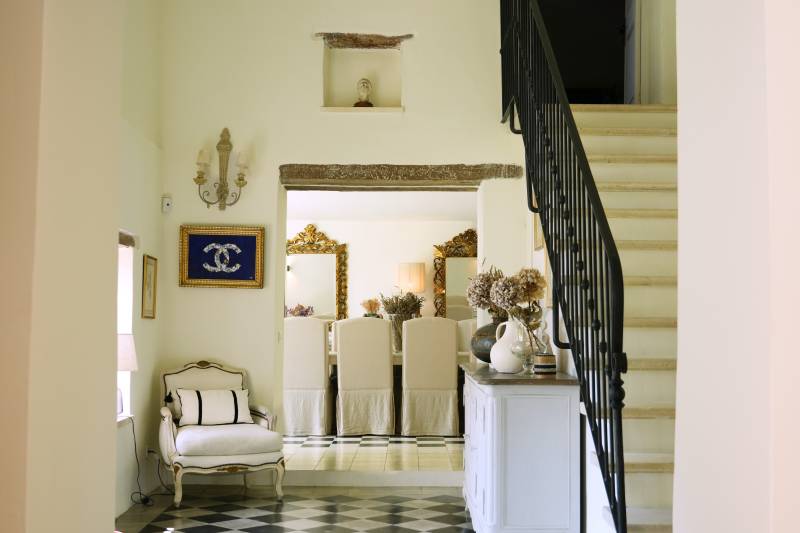 To rent in Oppède, superb seven-bedroom property with swimming pool, outdoor massage area and outdoor nomad tent.