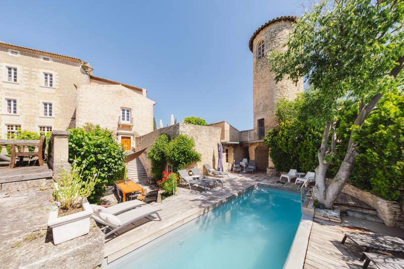 Historic Provençal castle for holiday rental in the heart of Goult for a timeless and authentic holiday.