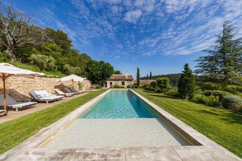 Available for holiday rental, superb stone farmhouse in the heart of nature with pool and summer kitchen, walking distance to the village of Ménerbes.