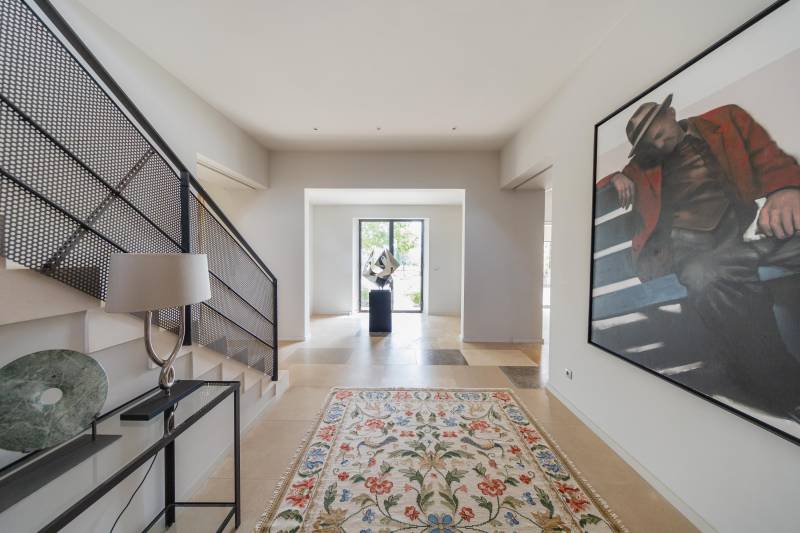 For rent in Gordes, characterful stone house in commanding position with breathtaking views over the Luberon valley, walking distance to the village.